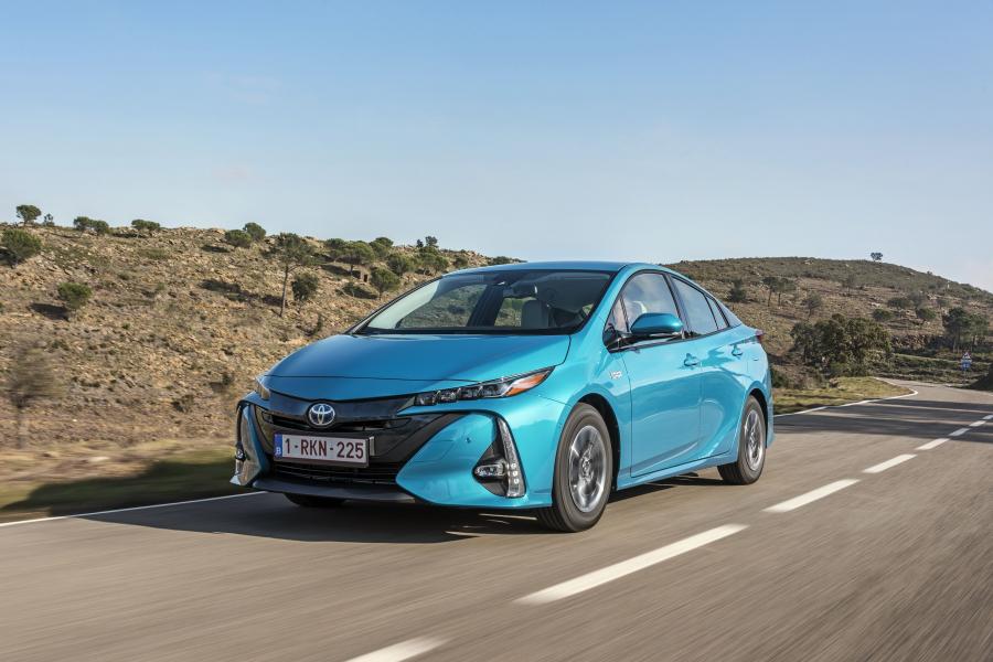  Toyota Prius Plug-in Hybrid 2016 года  (фото 46 из 187)
